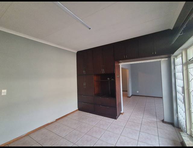 4 BEDROOM FREESTANDING FOR SALE IN FLAMWOOD